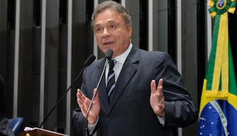 Álvaro Dias é o autor da proposta que estabelece fim do foro.