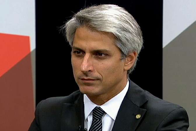 Deputado Federal Alessandro Molon solicita impeachment de Temer.
