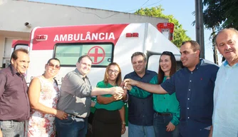 Entrega de ambulância no sul do Piauí