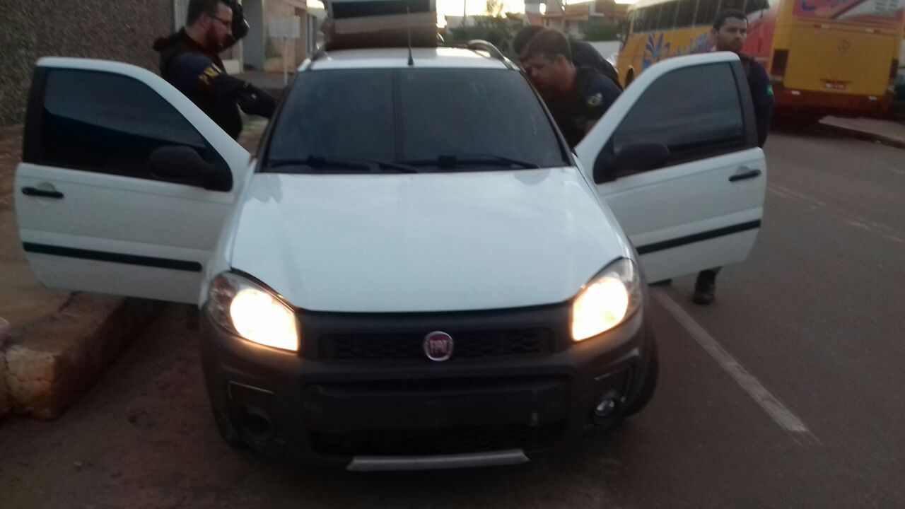Veículo roubado e com placa clonada apreendido em Picos