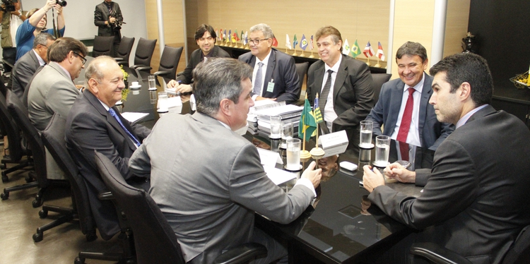Wellington Dias consegue remanejamento de R$ 190 mi em obras hidraúlicas.