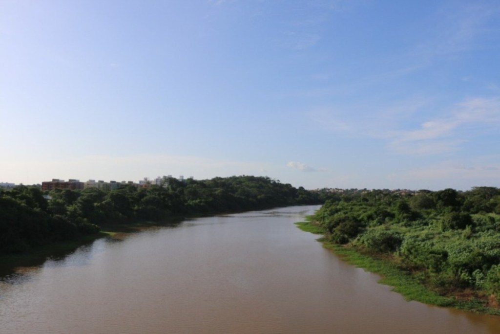 Projeto Observando os Rios da SOS Atlântica pretende monitorar poluição nos rios.