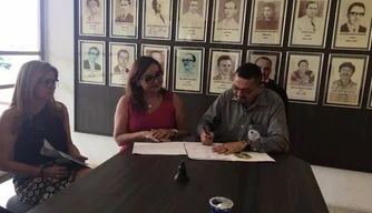 A ordem de serviço foi assinada pela diretora-geral da ADH, Gilvana Gayoso, e pelo Prefeito Walmir Lima.
