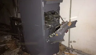Explosão do caixa eletrônico do Bradesco em Pimenteiras