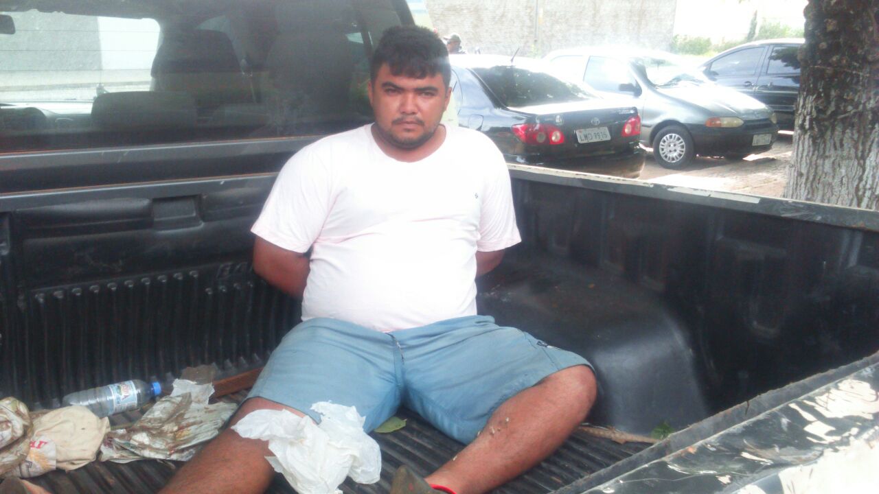 Home é preso por tráfico de drogas na Vila Santa Bárbara.
