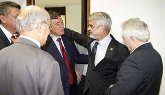Wellington Dias se reúne com