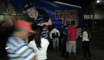 Ônibus de Francis Lopes é alvo de tentativa de assalto