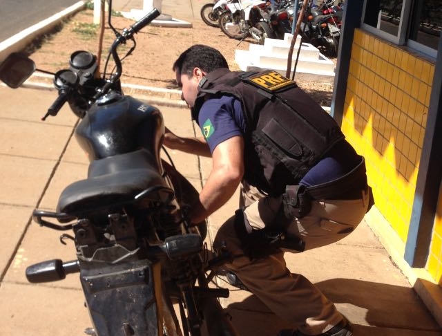 PRF recupera moto roubada em Alegrete