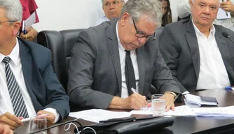 Eletrobras Piauí assina convênio de cooperação para servidores estaduais quitarem dívidas.