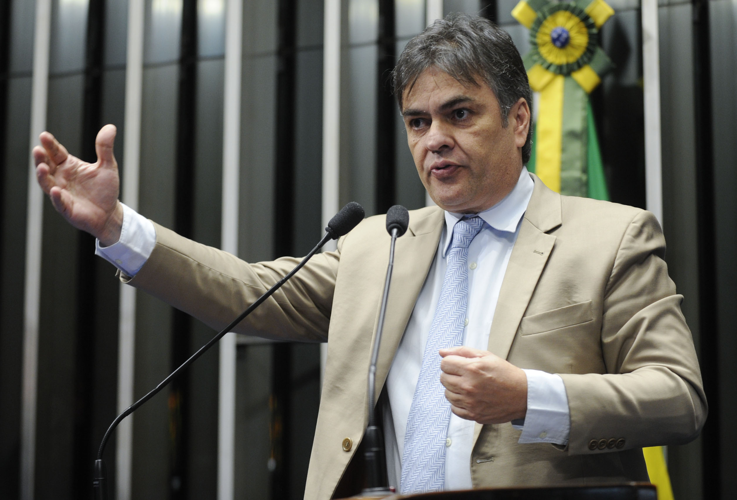 Senador Cássio Cunha Lima.