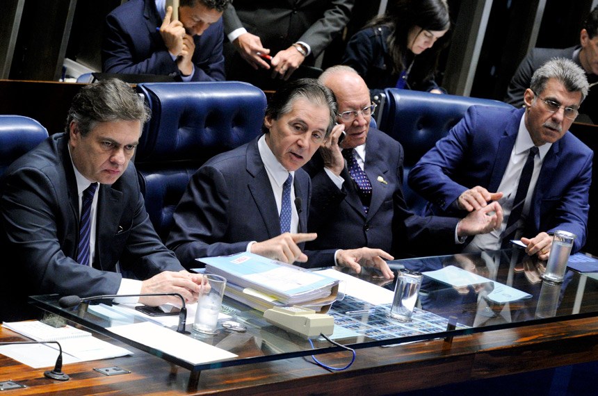 Senador Romero Jucá (à direita) assumiu a relatoria das emendas de Plenário.