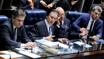 Senador Romero Jucá (à direita) assumiu a relatoria das emendas de Plenário.
