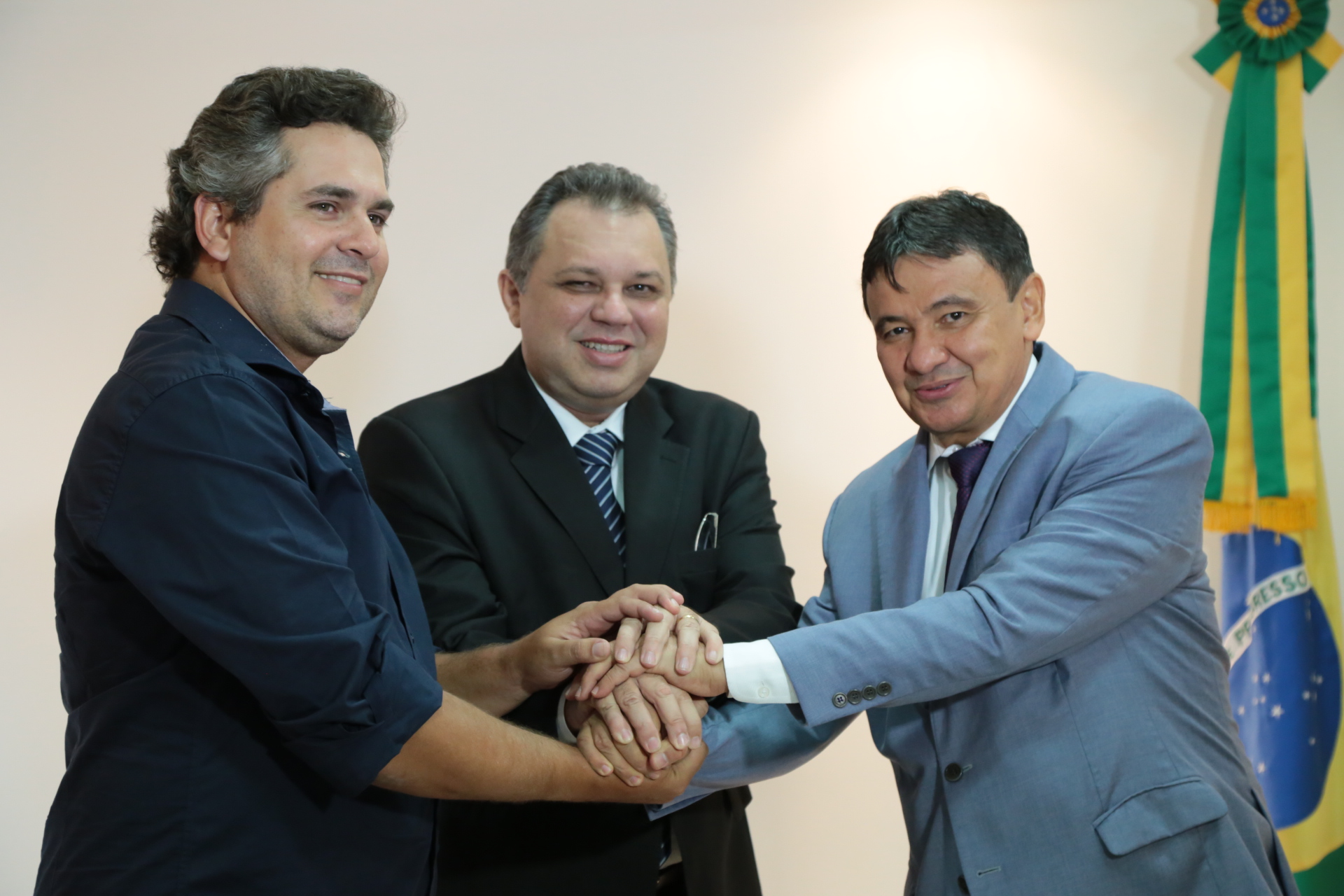 Wellington Dias passa seis hospitais para a Fundação Hospitalar
