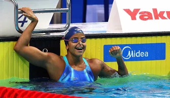Etiene Medeiros, dona do primeiro ouro feminino brasileiro em Mundial de piscina longa.