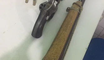 Armas encontradas na residência de Airton Rocha.