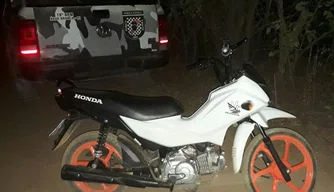 Força Tática recupera moto roubada em Água Branca