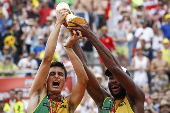 Evandro e André conquistam ouro no Mundial de Vôlei de Praia