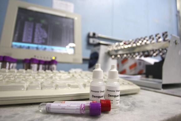 Testes rápidos para detecção da dengue e Chikungunya.
