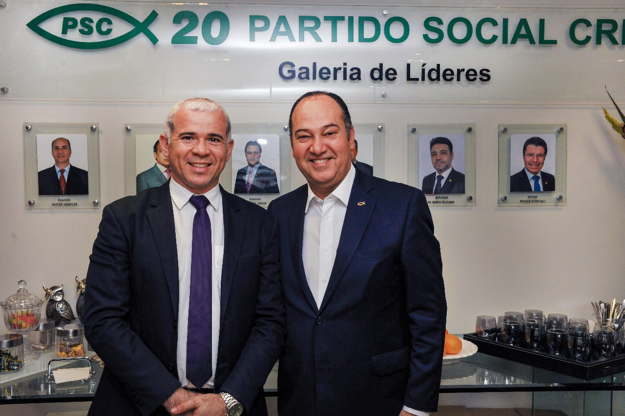Tiago Vasconcelos e o presidente nacional do PSC, pastor Everaldo