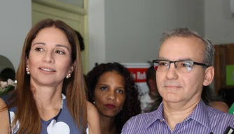 Prefeito Firmino Filho (PSDB) e sua esposa Lucy recebendo a Miss Brasil