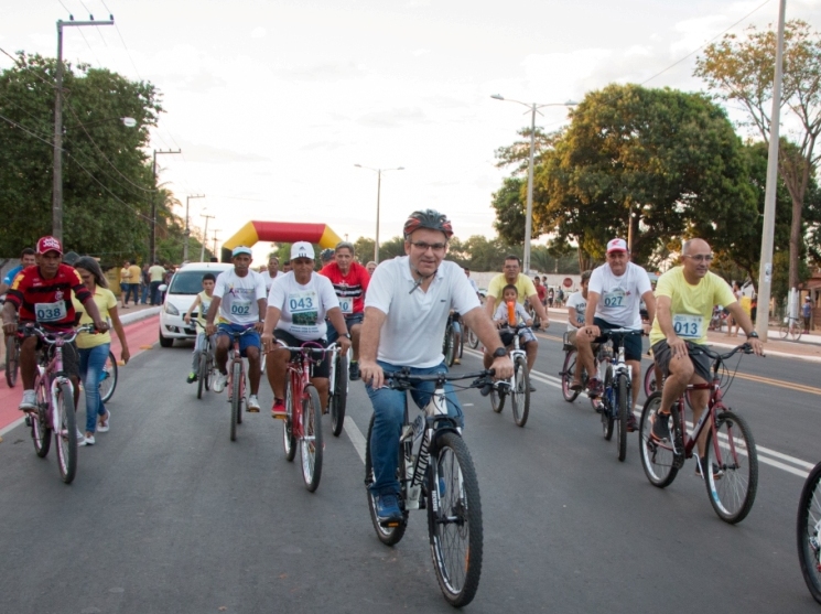 Firmino Filho inaugura Avenida Poti Velho na região da Santa Maria da Codipi.