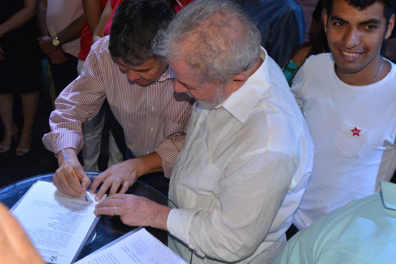Lula e Wellington abonam ficha de filiação