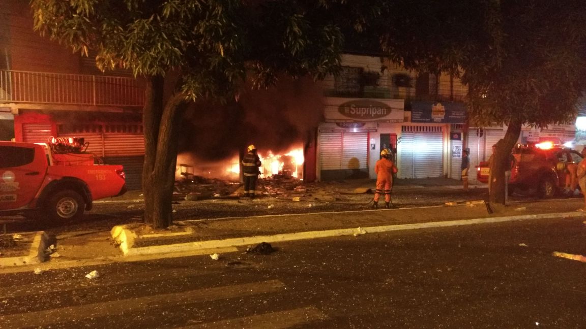 Incêndio atinge papelaria no Dirceu nesse domingo (03).