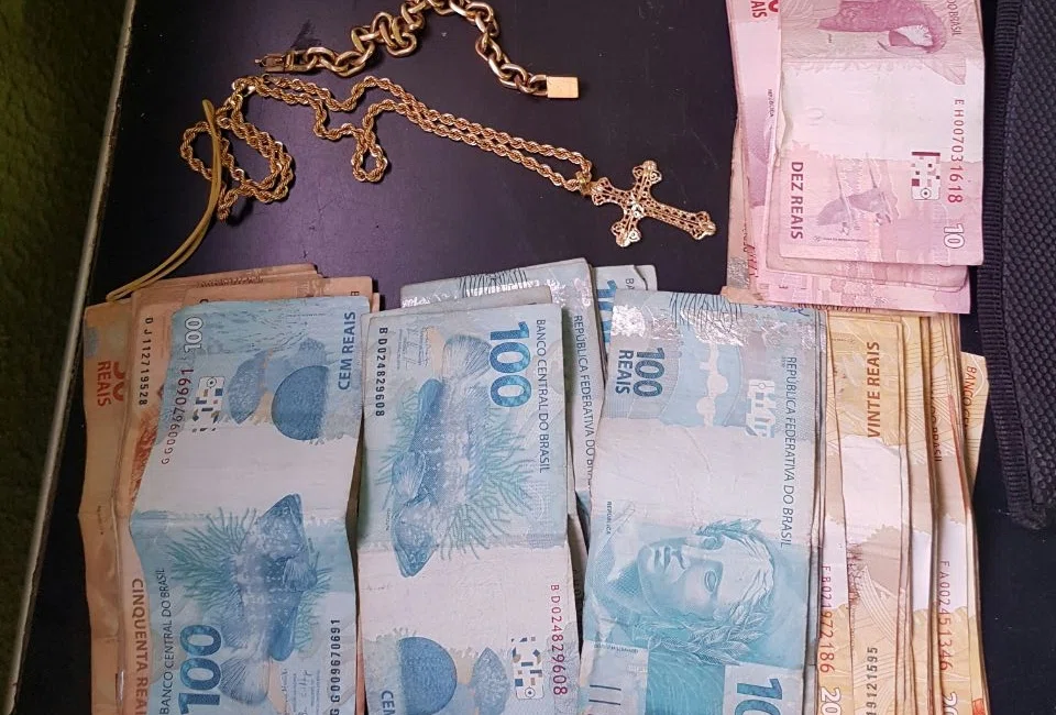 Dinheiro apreendido com traficantes em Piripiri