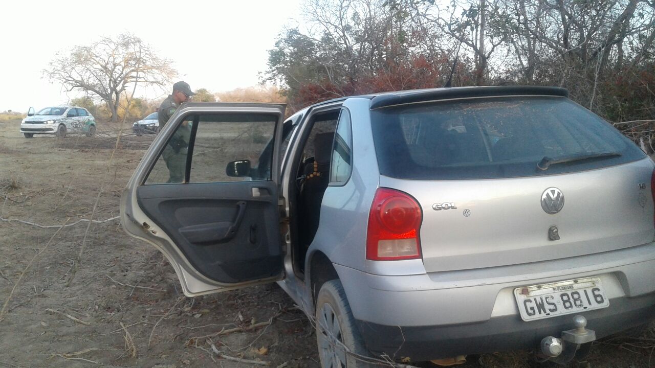 Carro tomado em assalto em Floriano é recuperado no dia seguinte após o crime.