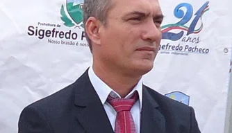 Prefeito de Sigefredo Pacheco, Oscar Bandeira.