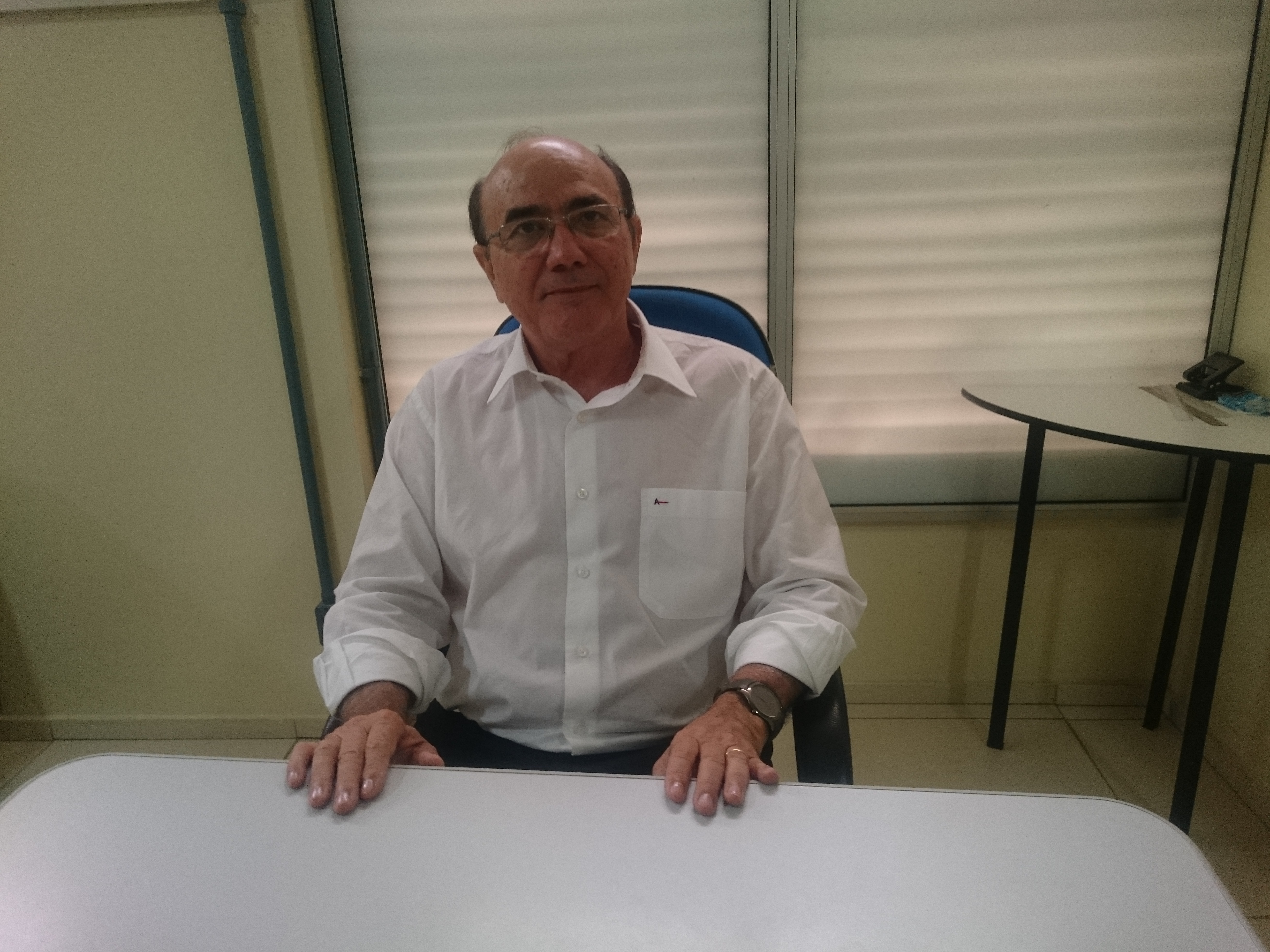 O Secretário Municipal de Administração, Manoel de Moura Neto.