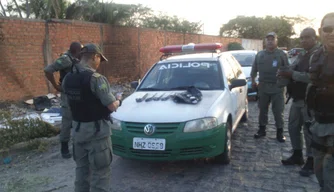 Polícia Militar encontra 8kg de maconha no Santa Luzia, na noite dessa quinta-feira (28).