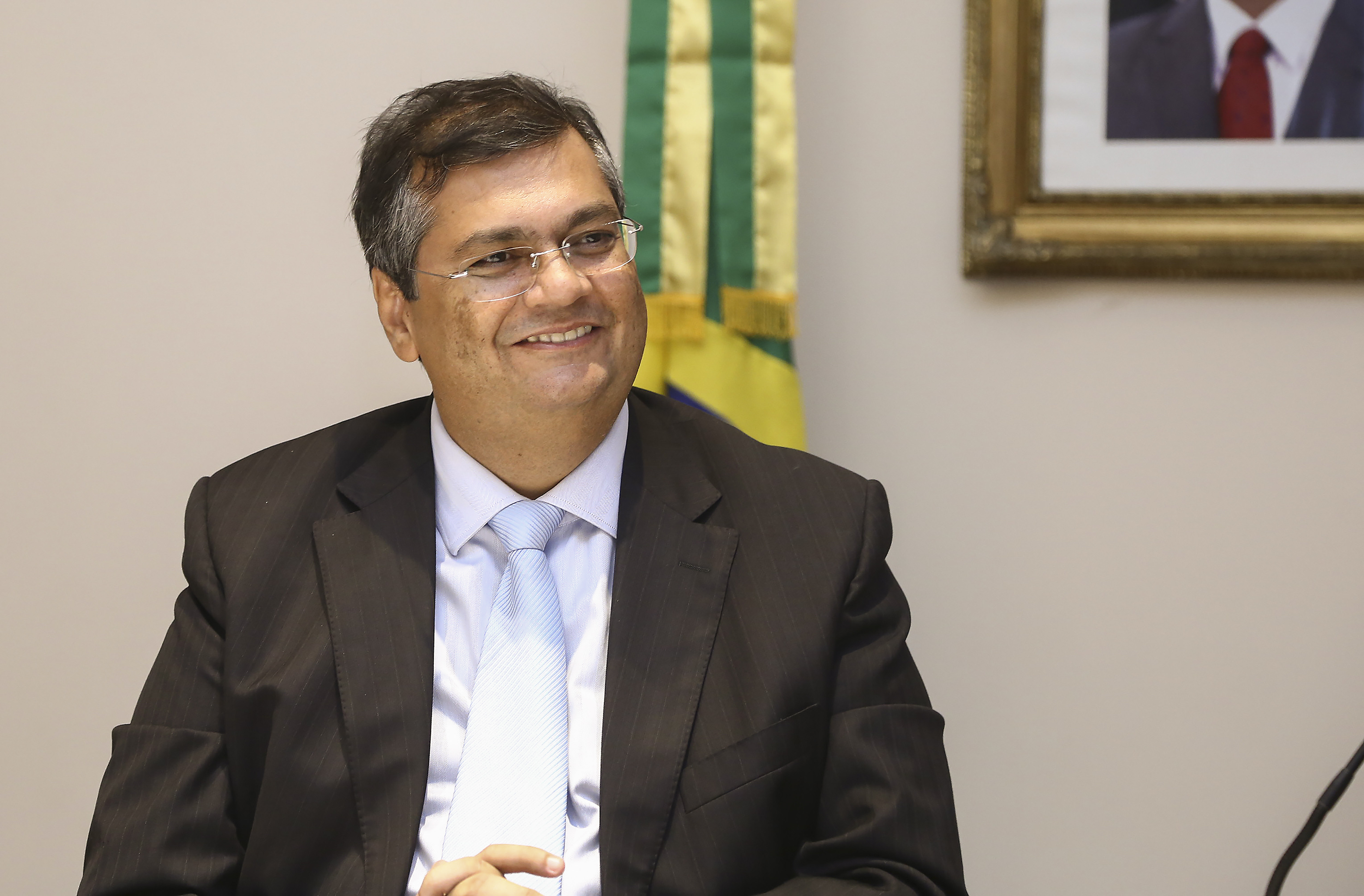 Entrega de título de cidadão piauiense ao Governador Flávio Dino é adiada.