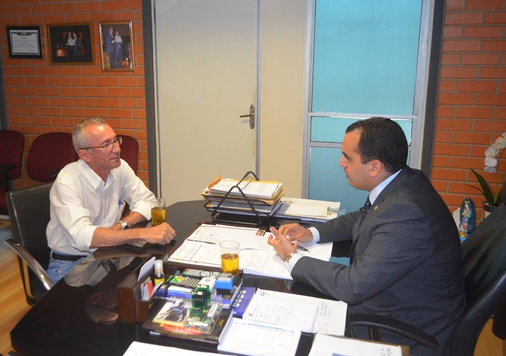 Ex-prefeito de Caraúbas, Manoel Pacheco (à esquerda).