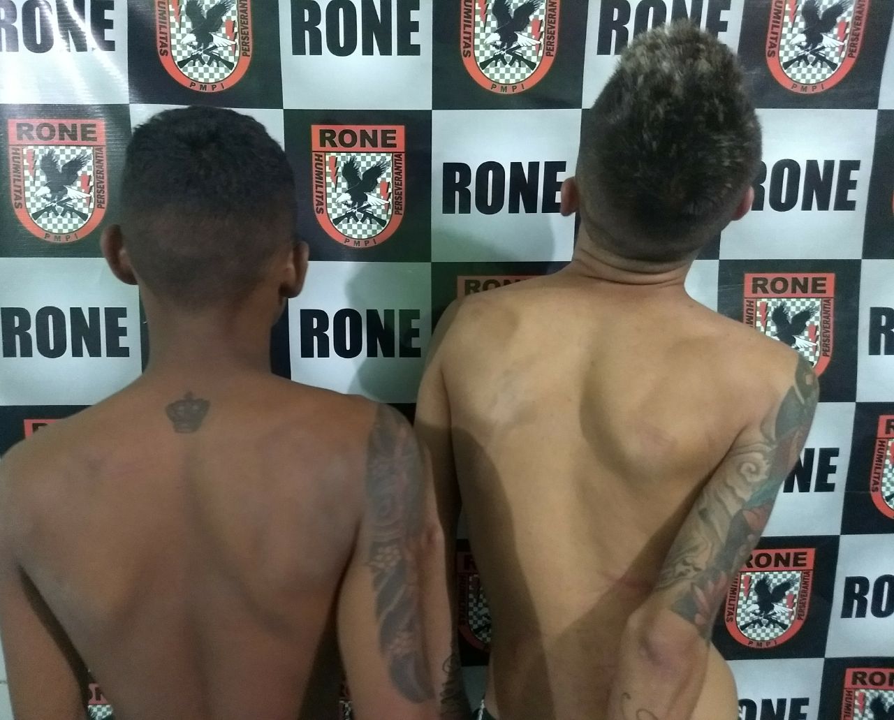 Homem e adolescente são autuados pro tráfico de drogas na Vila da Paz