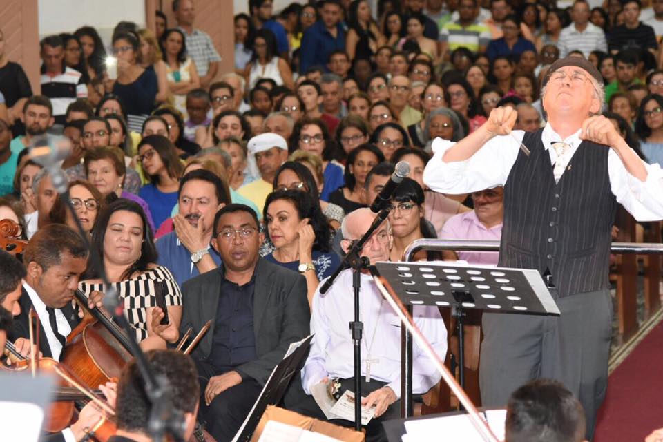Apresentação da Orquestra Sinfônica de Teresina, na cidade de Floriano.