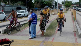 Ciclistas e pedestres