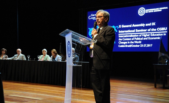 José Arimateia Dantas Lopes em solenidade na Universidade de Mato Grosso (UFMT).