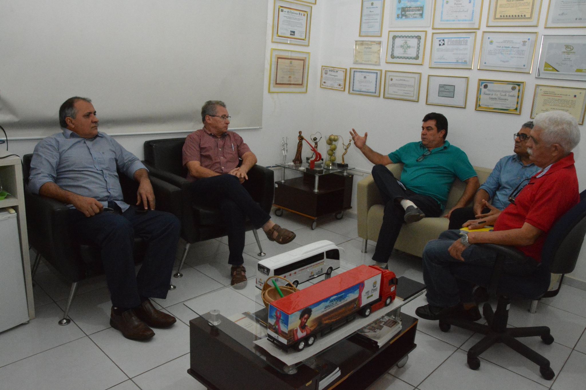 Assis Carvalho se reuniu com representantes do Sindicato dos Previdenciários do Piauí.