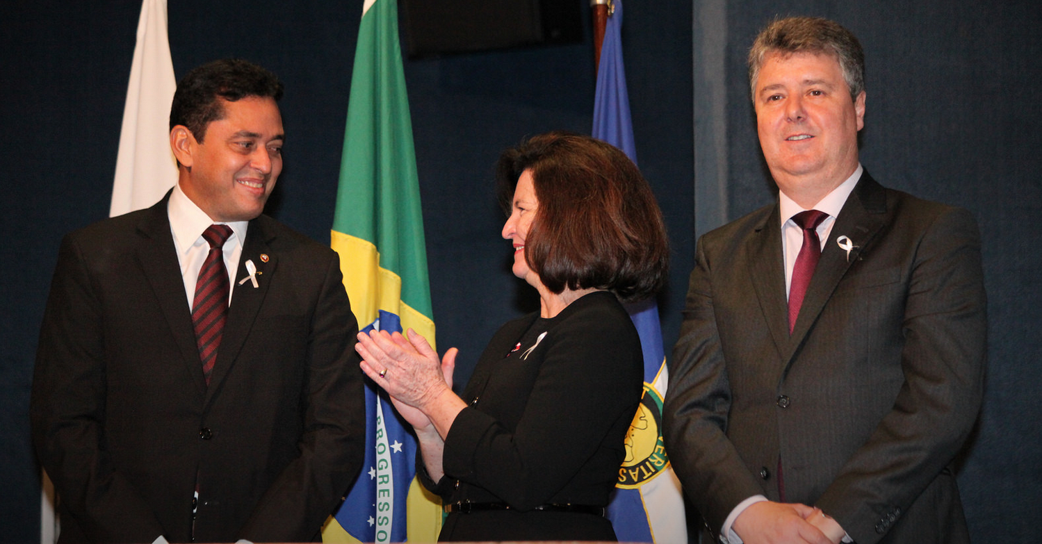 Cleandro Moura, Raquel Dodge, e o Presidente do CNPG, Sandro Neis.