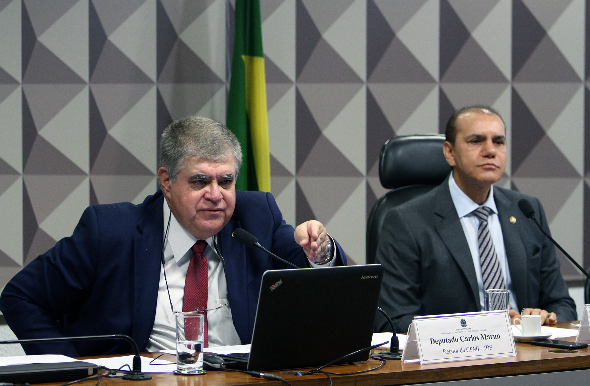 Carlos Marun e Ataídes Oliveira, durante a reunião da CPMI da JBS.