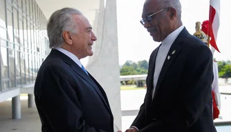 Temer recebe o presidente da Guiana, David Granger, no Palácio do Planalto.