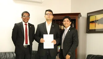Gilberto Júnior protocolou a proposição na sede da OAB.