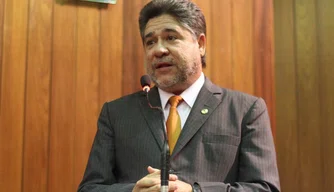 O deputado João Madison, líder do PMDB, foi indicado como relator da proposição.