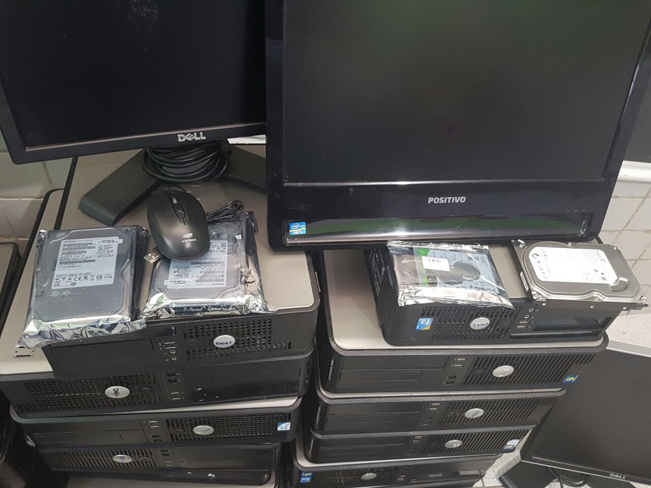 Homem é preso com computadores roubados na Zona Sul de Teresina.