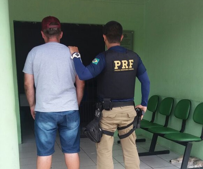 Homem preso pela PRF em Alegrete tinha um mandado de prisão preventiva.