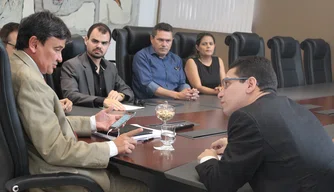 Wellington dias em reunião com Daniel Oliveira e Dr. Hélio.