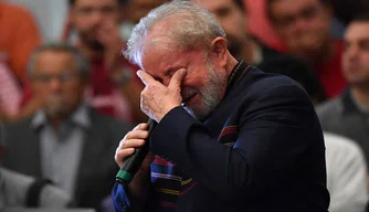 Ex-presidente Lula se emocionou ao relembrar momentos em que esteve ao lado da esposa Marisa Letícia.
