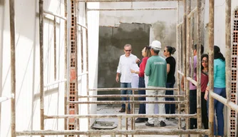 Firmino Filho visita obras na zona norte de Teresina.