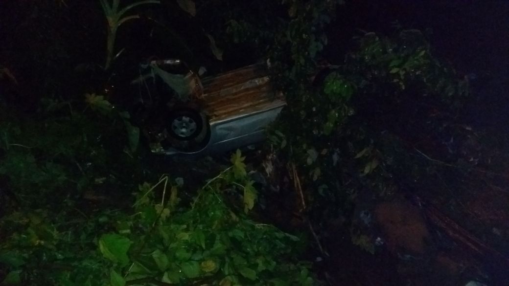 Veículo caiu dentro de galeria no Dirceu